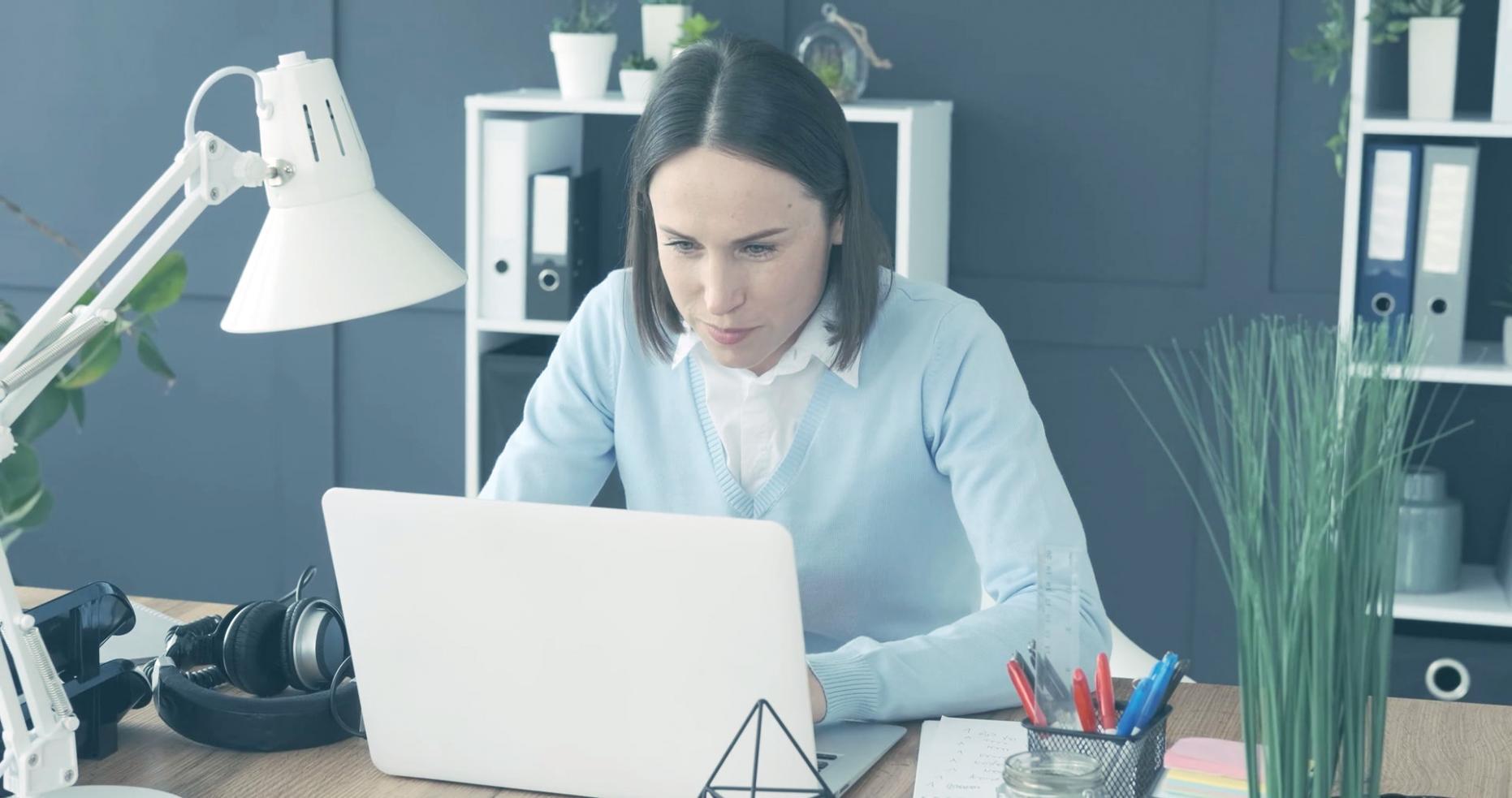 Teilnehmer arbeiten an Budgetierungsprojekten